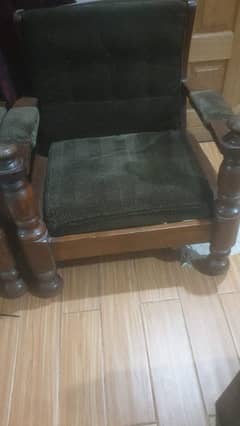 sofa set in pyre wood and goof condition