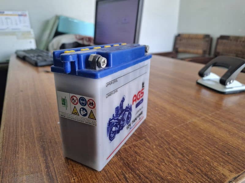 Honda 125 Self Start lithium oil battery 1