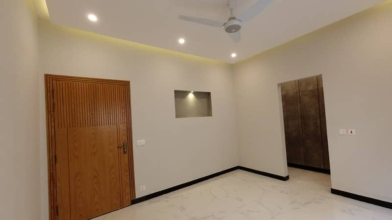 Prime Location In Bahria Town Phase 8 House Sized 5 Marla For Sale 34