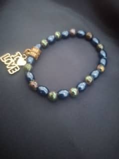 blue braclet