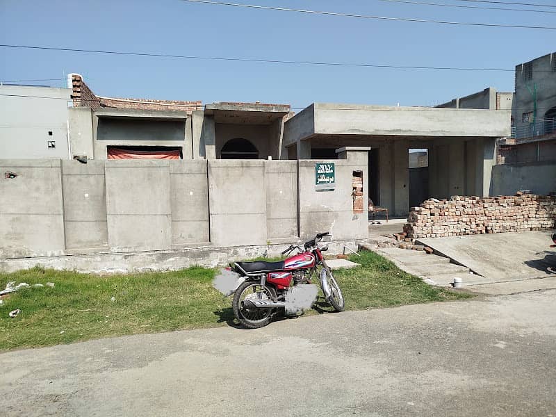 1 Kanal Owner build Single Storey Gray Structure House For Sale 0