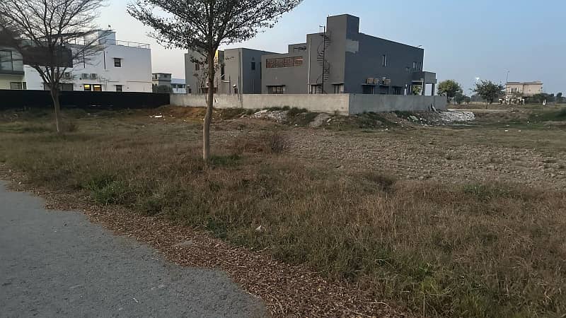 Prime Locatoin 1 Kanal Residential Plot 848 For Sale In DHA Phase 8 Block T 1