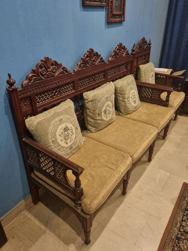 Beautiful Chinyoti 7 seater plus dewan Set in expensive wood 2