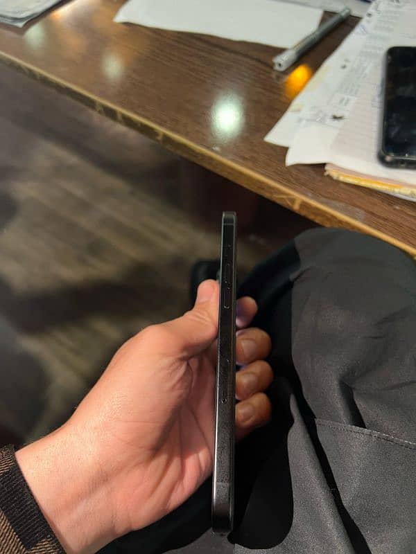 iphone 16 plus ( Canadian model ) ( jv) 4