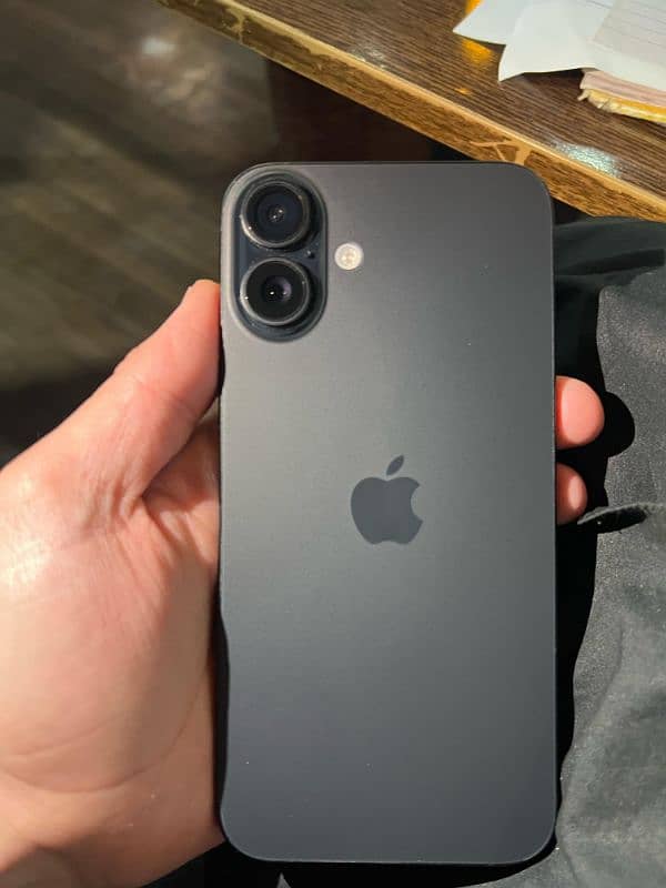 iphone 16 plus ( Canadian model ) ( jv) 5