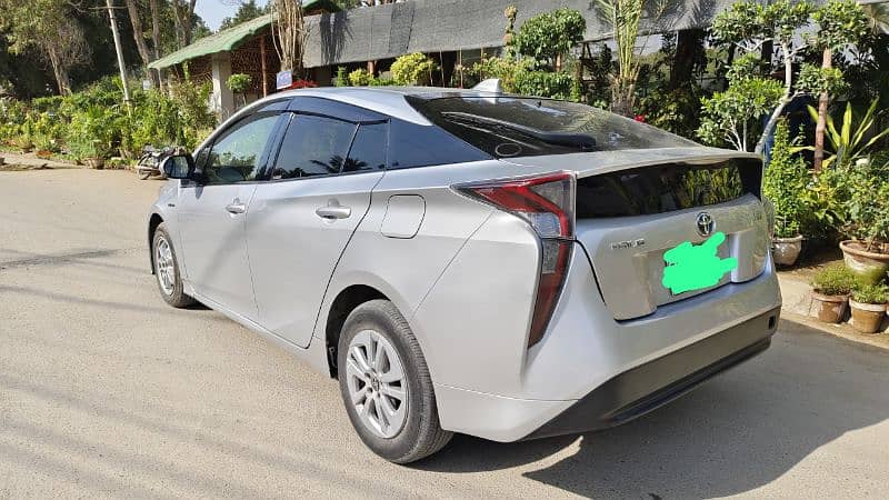 Toyota Prius 2015 4