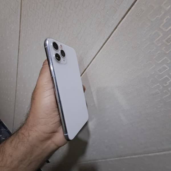 iPhone 11 Pro 256 GB PTA Approved Lush Condition Personal Used Mobile 1