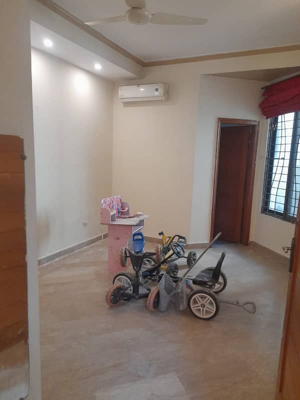 DHA Phase 3, Block XX, 06 Marla, 03 Bed, Luxurious House For Rent. 19