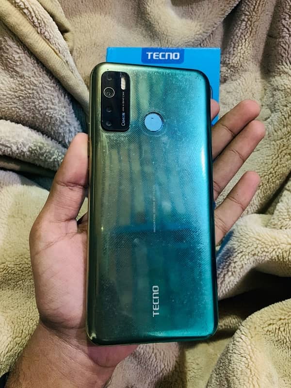 tecno camon 15 4/64 with box pta official aprovd need cash 03240069071 3