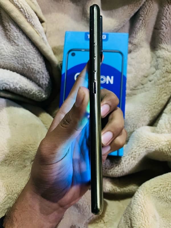 tecno camon 15 4/64 with box pta official aprovd need cash 03240069071 5