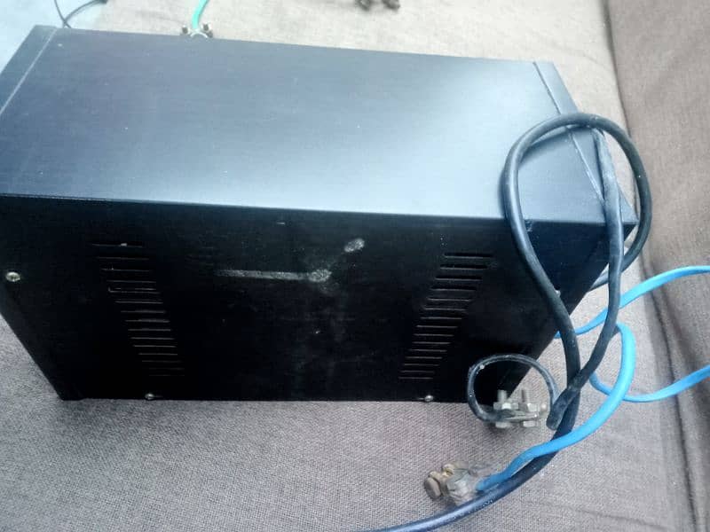 UPS 1000 WATT IN GOOD CONDITION 1