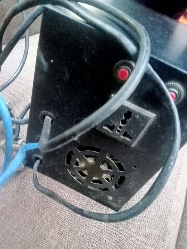 UPS 1000 WATT IN GOOD CONDITION 2