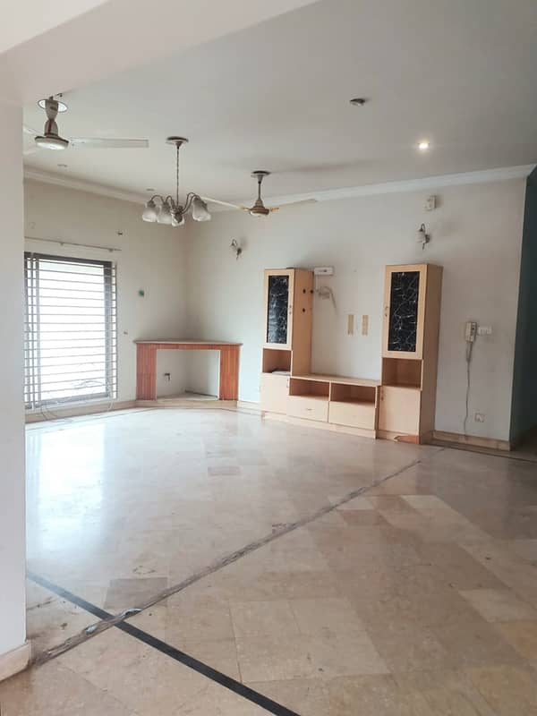 1 kanal uper portion for rent in soan garden 6