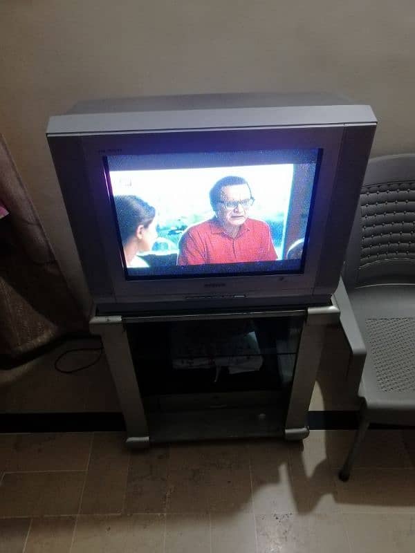 samsung TV 21 inches bilkul ok ha with TV traliy bi ha 6