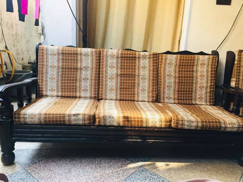 5 seater sofa for sale in good condition 4