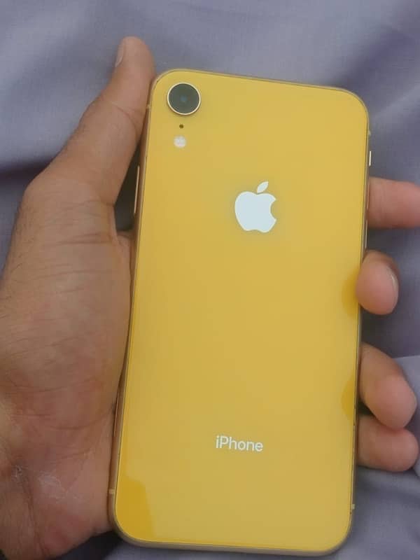 i phone xr. 10/10 condition   64 gb factory unlocked 0