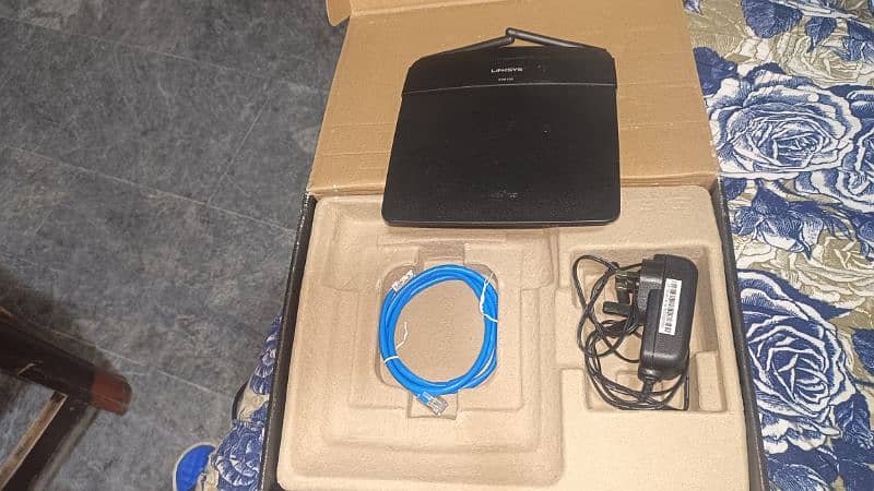 Linksys device urjant sale Model 6100 AC1200 2