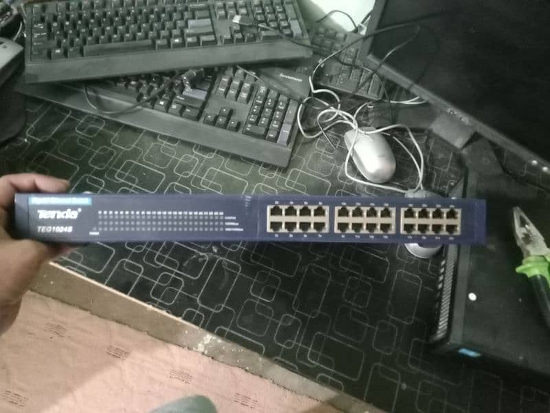 Tenda Gigabit Switch 1