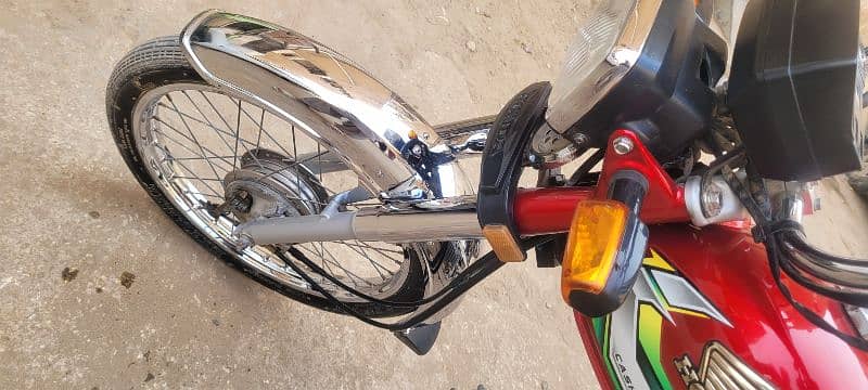 Honda 23 wala sticker bike ka model 2