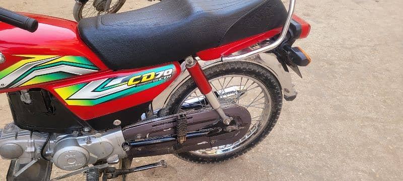 Honda 23 wala sticker bike ka model 4