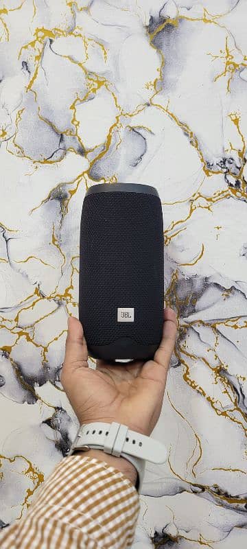 JBL link 10 laut speaker with Google assistant 2