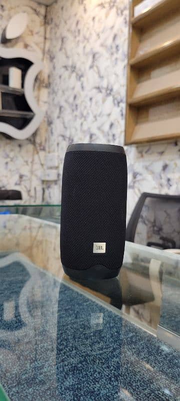 JBL link 10 laut speaker with Google assistant 3