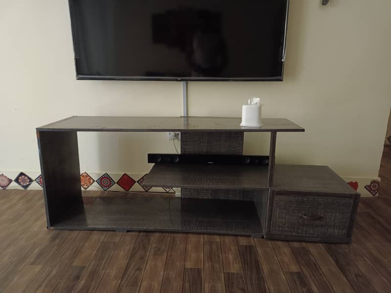 5 seater sofa center table & Console 1