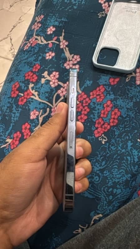 Iphone 13 Pro 128 PTA box 4