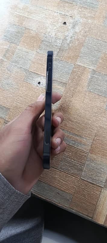 iphone12 ha 128 gb storage ha jv non pta ha blue colour ha 4