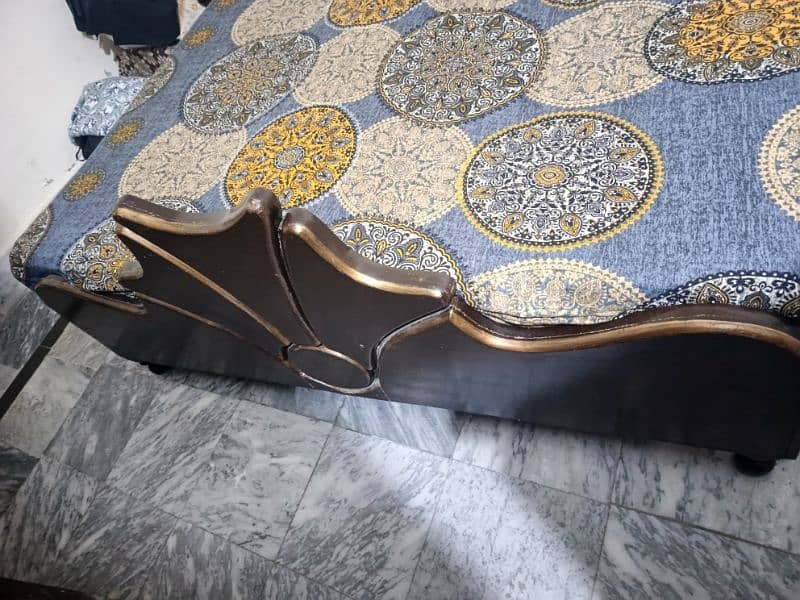 Queen Sized Dbl Bed with 7 inch matress in a very good condition 2