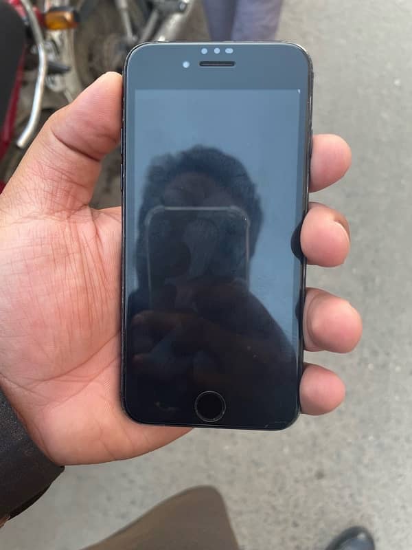 IPhone 7 128Gb (PTA Approved)(Hard Cruppted) 1