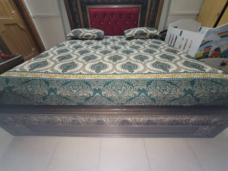 Bed Set - King Bed Set - Dressing and Side Tables 6