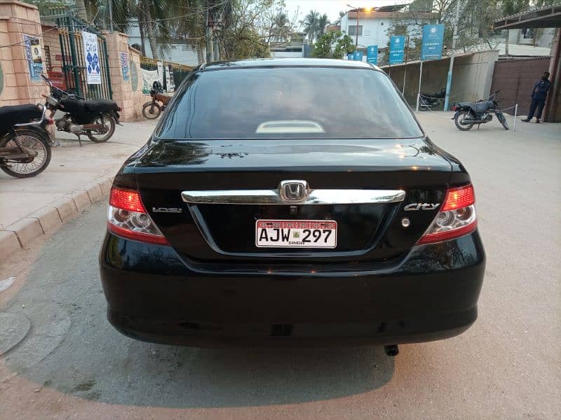 Honda City IDSI 2005 Black color Own Engine Genuine condition 4