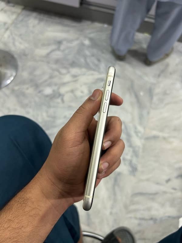 iPhone 11 JV Non PTA 5