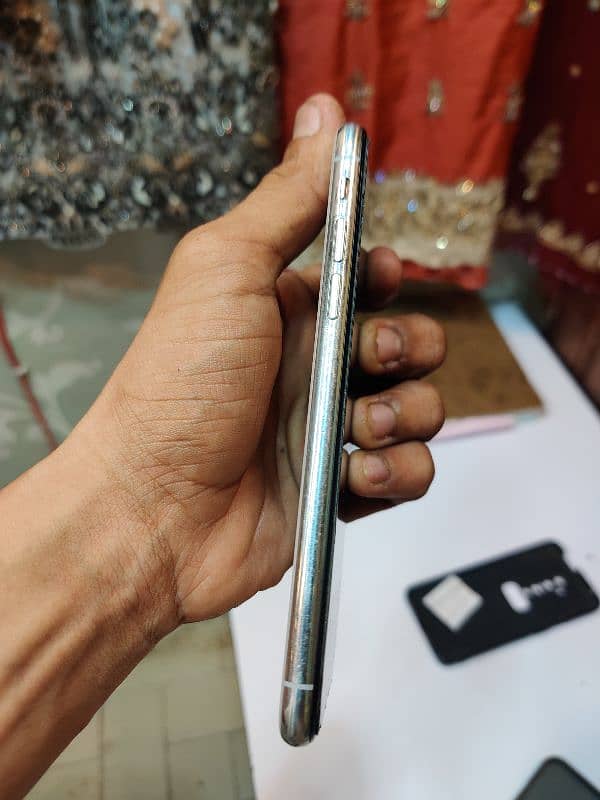 Iphone X 64 GB non pta All ok koi foult ni hai mobile ma 3