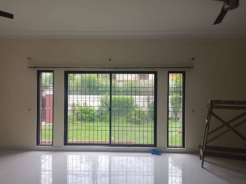 1 Kanal Separate Gate Upper Portion With Drawing Room Is Available For Rent In Dha Phase 3 Near McDonalds Y Block 1