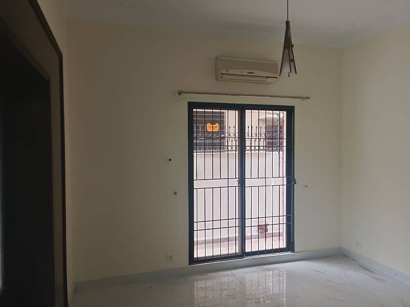 1 Kanal Separate Gate Upper Portion With Drawing Room Is Available For Rent In Dha Phase 3 Near McDonalds Y Block 4