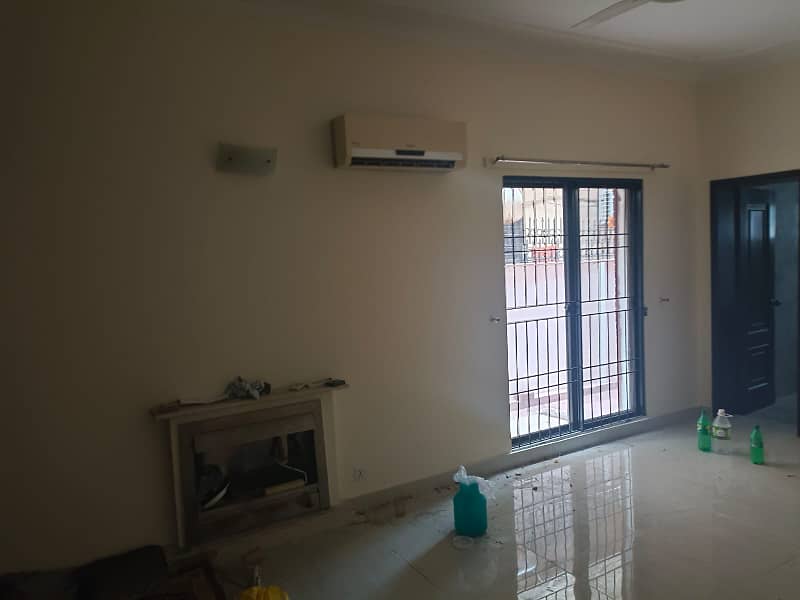 1 Kanal Separate Gate Upper Portion With Drawing Room Is Available For Rent In Dha Phase 3 Near McDonalds Y Block 6