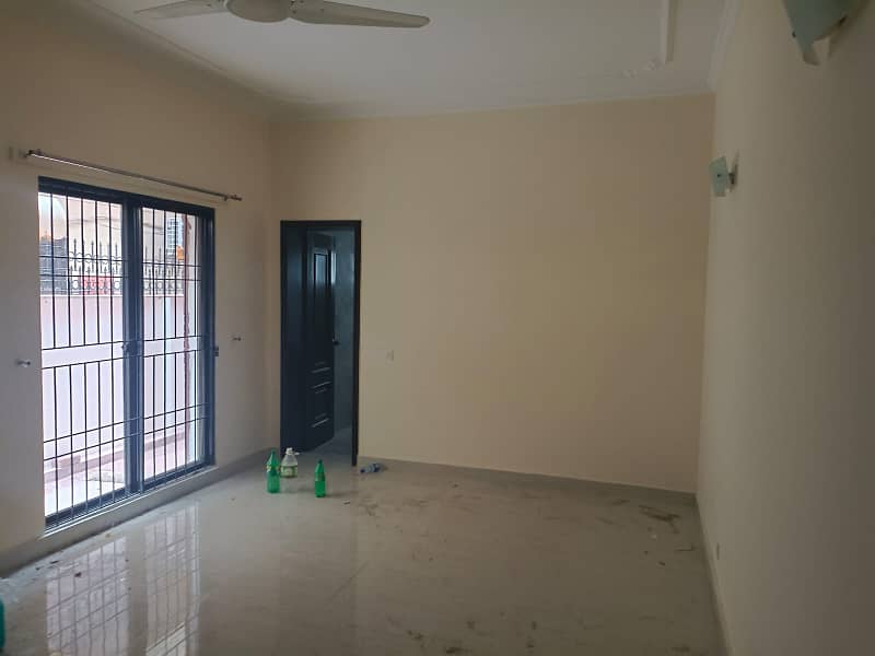 1 Kanal Separate Gate Upper Portion With Drawing Room Is Available For Rent In Dha Phase 3 Near McDonalds Y Block 12