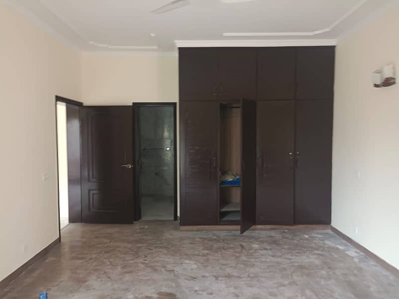 1 Kanal Separate Gate Upper Portion With Drawing Room Is Available For Rent In Dha Phase 3 Near McDonalds Y Block 15