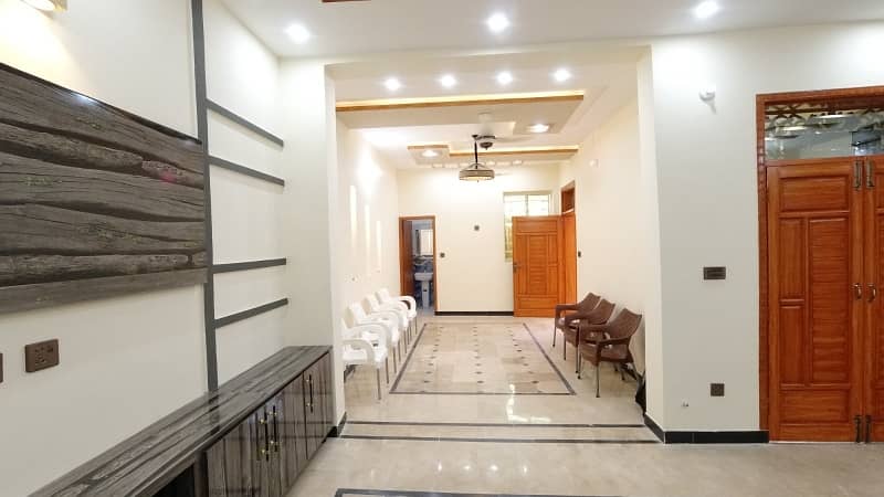 Luxury 5 Marla Furnished House, All Facilities For Sale 9