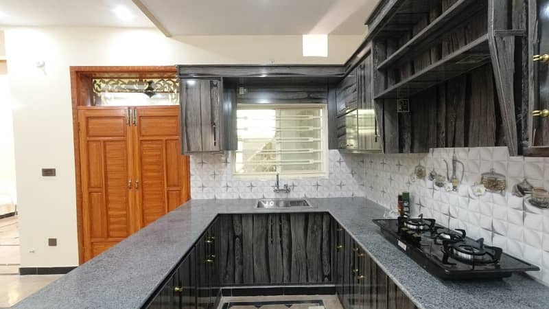 Luxury 5 Marla Furnished House, All Facilities For Sale 23