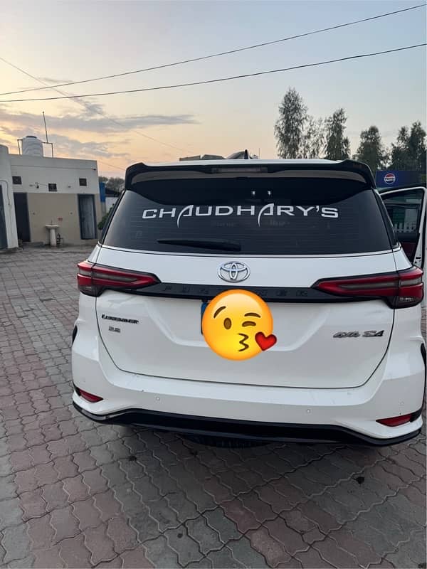 Toyota Fortuner Legender 2023 0