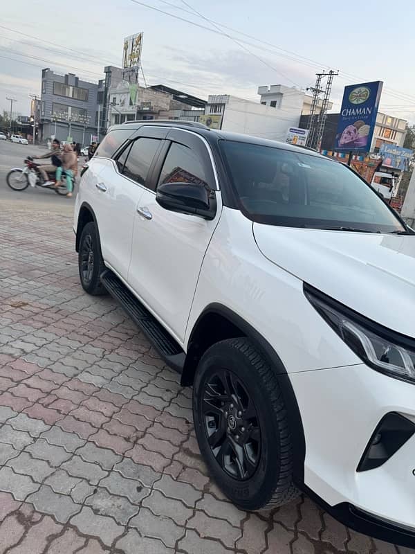 Toyota Fortuner Legender 2023 10