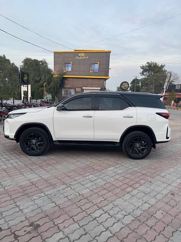 Toyota Fortuner Legender 2023 11