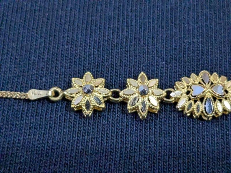 Gold Bracelet made my Qasmia jewllers 12