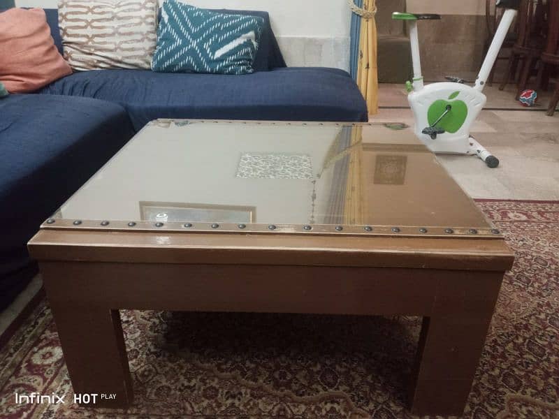 excellent condition coffee table 1