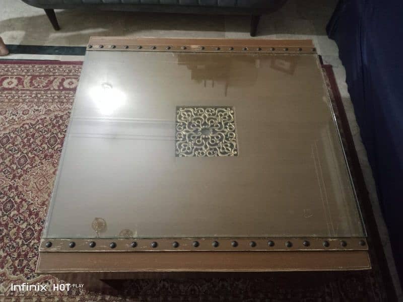 excellent condition coffee table 2