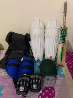 Cricket batting kit for right hand.