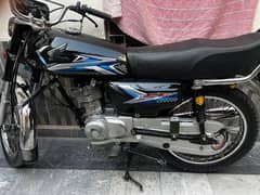 Honda 125 all documents okk he bike k condition apke samne he